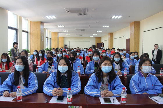 時代青年講奉獻(xiàn)  愛心熱血勇?lián)?dāng)——安康職業(yè)技術(shù)學(xué)院學(xué)生參加血站開放日活動