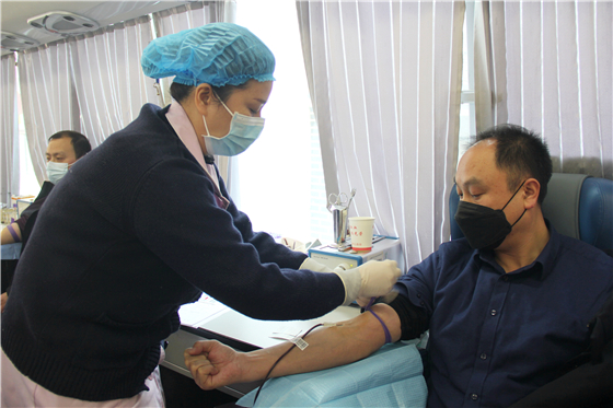 “讓愛暖冬”無(wú)償獻(xiàn)血活動(dòng)走進(jìn)白河縣中廠鎮(zhèn)同心社區(qū)