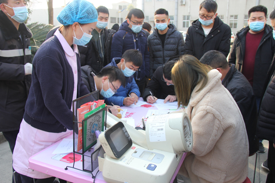 血液是生命的禮物——中國(guó)聯(lián)通安康市分公司、安康大數(shù)據(jù)運(yùn)營(yíng)有限公司聯(lián)合開(kāi)展冬季應(yīng)急獻(xiàn)血活動(dòng)