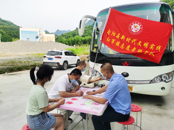 旬陽縣紅軍鎮(zhèn)開展“學(xué)黨史、辦實事”愛心獻(xiàn)血 活動