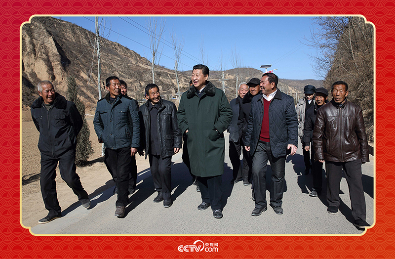 2015年春節(jié)前夕，習(xí)近平總書記回到陜西延安梁家河村看望鄉(xiāng)親。