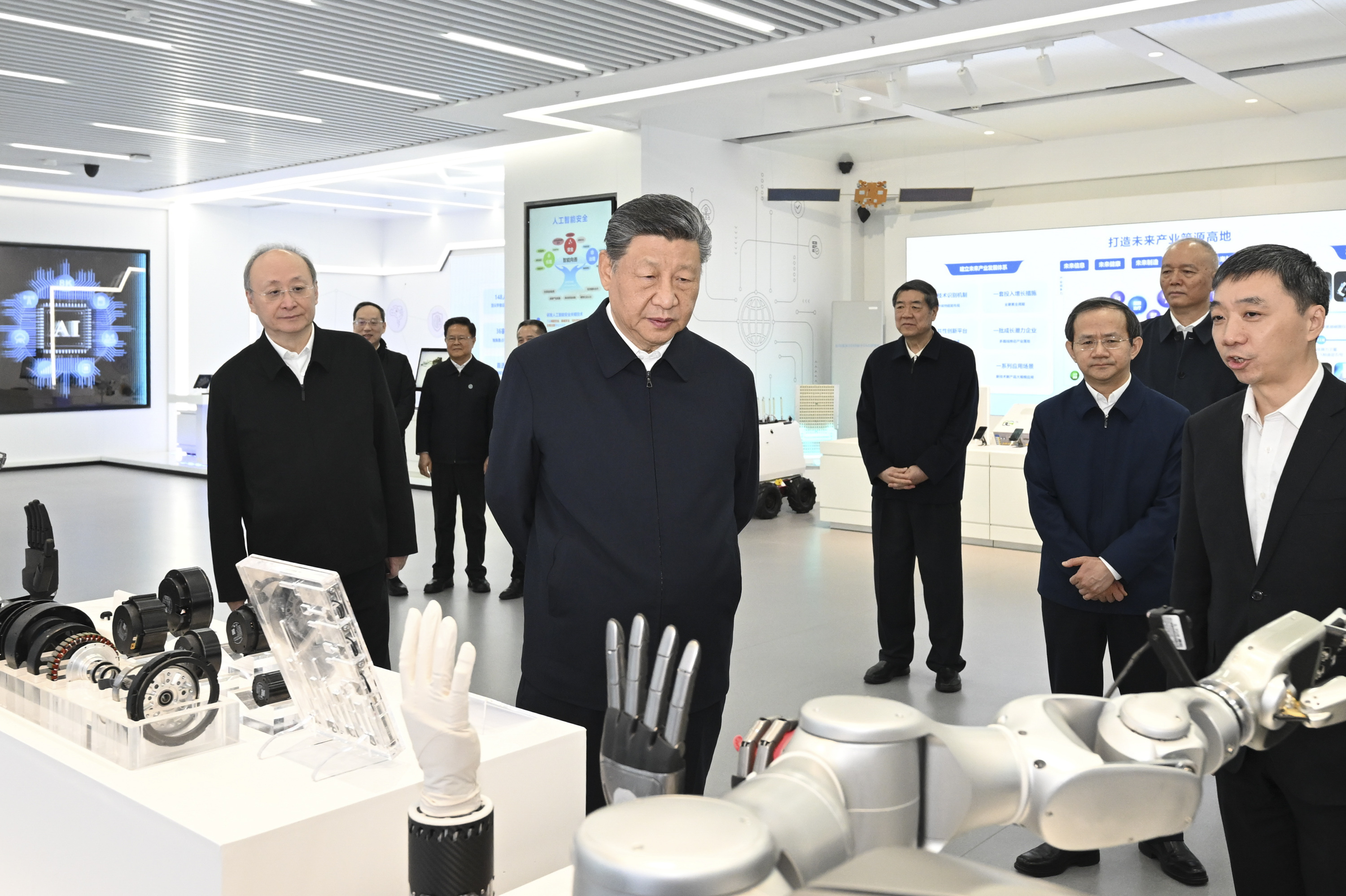 △ 2026年2月9日，習(xí)近平總書記在位于北京亦莊的國家信創(chuàng)園考察。